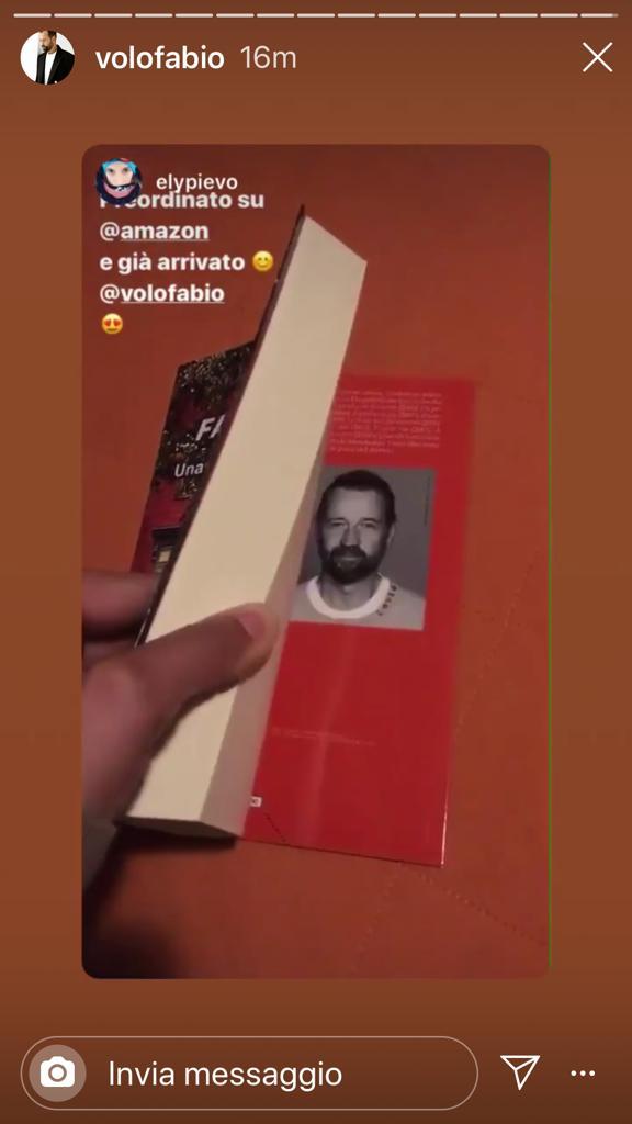 AssLibrai's tweet photo. Il libro di #FabioVolo in uscita il #22ottobre è già stato consegnato da Amazon.
E' gravissimo e lesivo della #concorrenza. Servono regole chiare che per convivenza tra i diversi canali distributivi. @Librimondadori privilegia qualcuno a danno di tutte le #librerie italiane. https://t.co/Z3kCRR3ONV