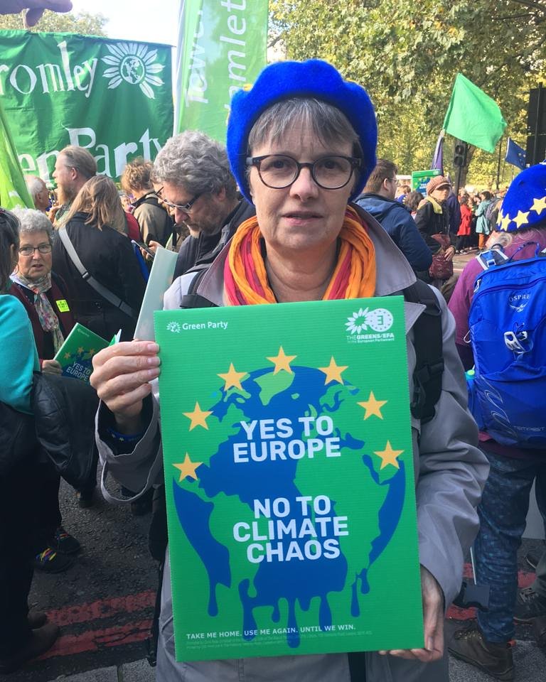 #StroudandProud #europeanandproud @MollyMEP marching for a @peoples_vote. #Stroud has the chance to elect a #european, #economic and #environmental expert 💚 Let's #turnStroudgreen and stop #Brexit 🙌