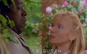 ゆりかごを揺らす手