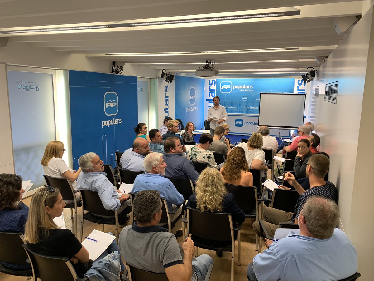 ppbalears's tweet photo. 🖇 Avui dematí hem iniciam “Els Dissabtes Matins #FeimPPartit” amb regidors, batles i companys del partit: Unitat, amistat i formació per donar el millor de noltros als veïnats de les Illes Balears. El projecte del @ppbalears és el millor pel futur dels nostres municipis https://t.co/h0luBrXRUQ