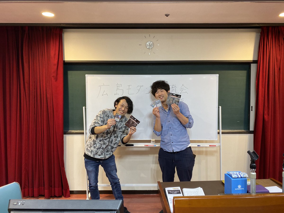 hhsm_mtg's tweet photo. 優勝はシライさん、準優勝はハタノさんでした！
決勝戦はシライさんの右手が光っておりました୧⃛(๑⃙⃘◡̈๑⃙⃘)୨⃛
みなさんお疲れ様でしたー୧( ⁼̴̀ᐜ⁼̴́)૭ https://t.co/8aIgfEZq9o