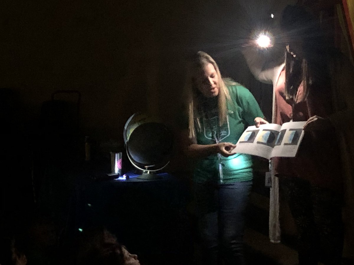 Stuartbulldogs's tweet photo. First grade is taking advantage of our large, dark auditorium to learn about the sun, the Earth’s rotation and how it affects our day and night sky. #unitstarters @TNedu @amorarguy @MrsCoachBaird https://t.co/iCrdM4nxYk