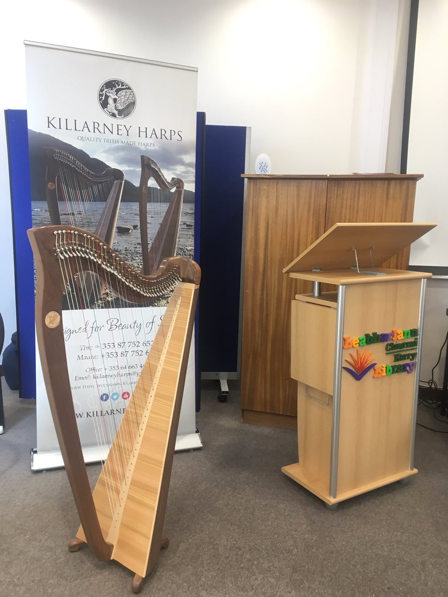 cruiteireann's tweet image. Don&apos;t mind the rugby as it will be better for the heart to &apos;try out the harp&apos; and listen at #killarneylibrary from 12pm and #dinglelibrary from 3.30pm. .
.
.
#harpday #nationalharpday #harp #irishharp #harpireland #cruitéireann