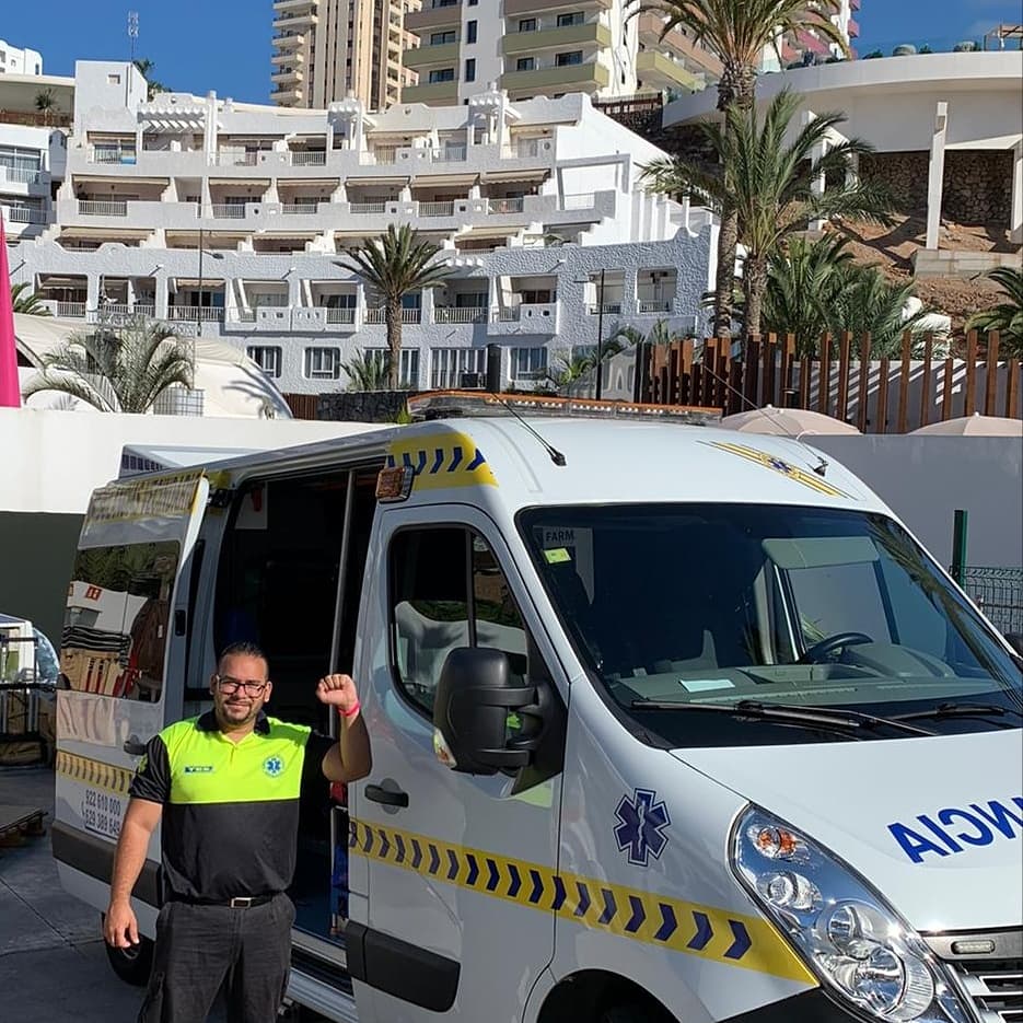 AMBVECINDARIOSL's tweet photo. Ambulancias Vecindario, hoy colabora con el evento solidario en apoyo del cáncer de mama #svb #TesVisible #cancermama #hardrockcafehotel https://t.co/2n3aJMzTnu