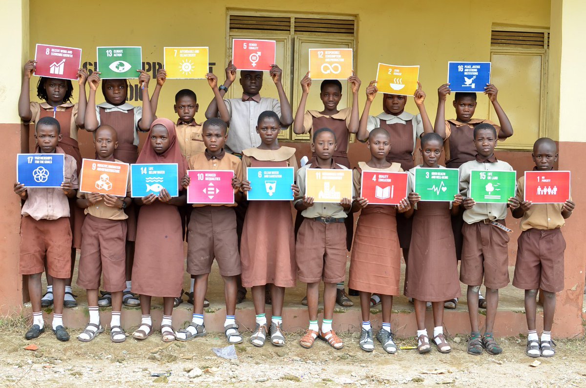 FoundationTh's tweet photo. It was an awesome time out teaching the SDGs at Oroki Middle School, Olorunda Local Government, Osogbo, Osun State. The students were eager to learn from our volunteers and we were amazed at their rapid level of grasping all the 17goals. 
@OgunsolaVictor1 @TeachSDGs @SDG2030 https://t.co/gwHz7PydOs