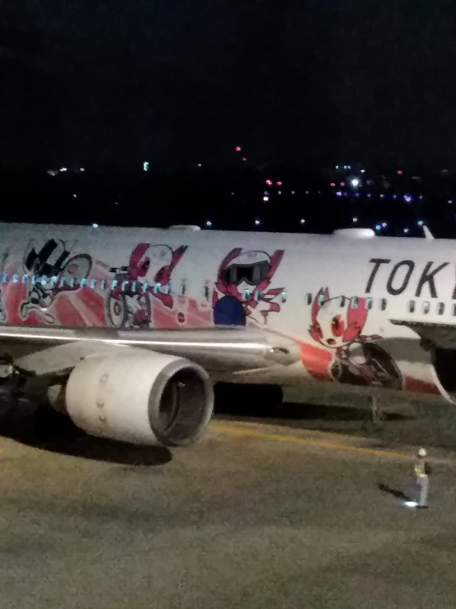 だらっくま 徳島空港にtokyojal機が着ました ㆁwㆁ イラスト可愛いです 徳島空港 東京オリンピックjal機 Ja601j