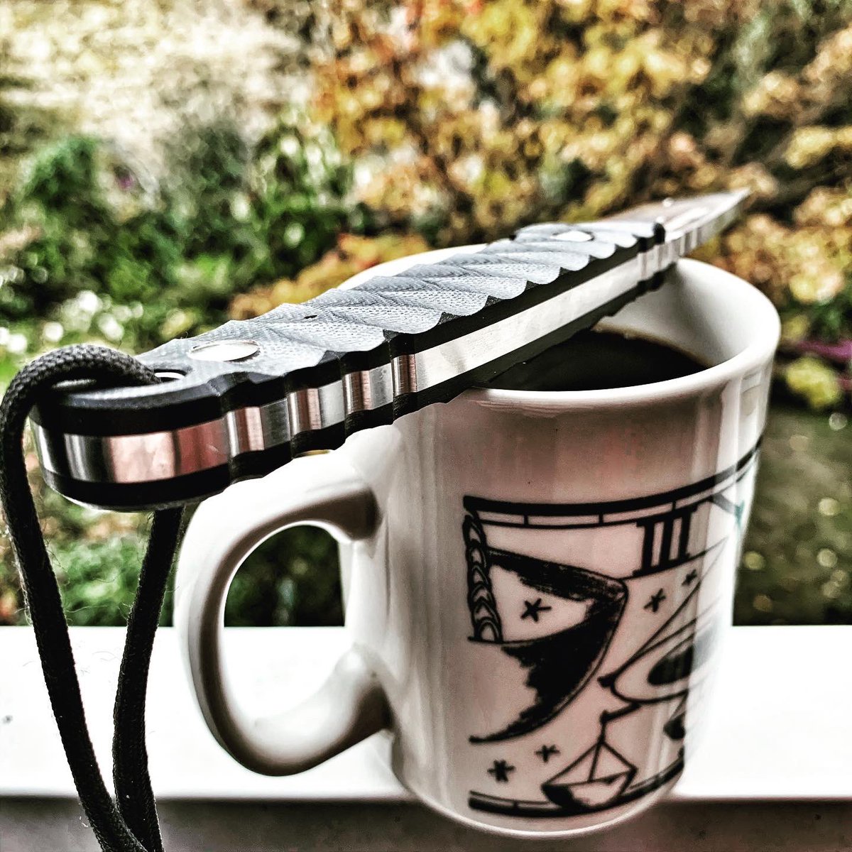 LGDL2's tweet photo. Samedi pluvieux samedi grincheux ... #haveaknifeday #knifeandcoffee #coffeeandknife #RealSteelObserver #RealStealKnives #RSK #knifelife #knifeaddict #knifeporn #bladeaddict #bladelife #EDCknife #EDCaddict #edcdump #EveryDayCarry #Huntingknife #survivalknife #sausageknife https://t.co/VkyFf3QMQf