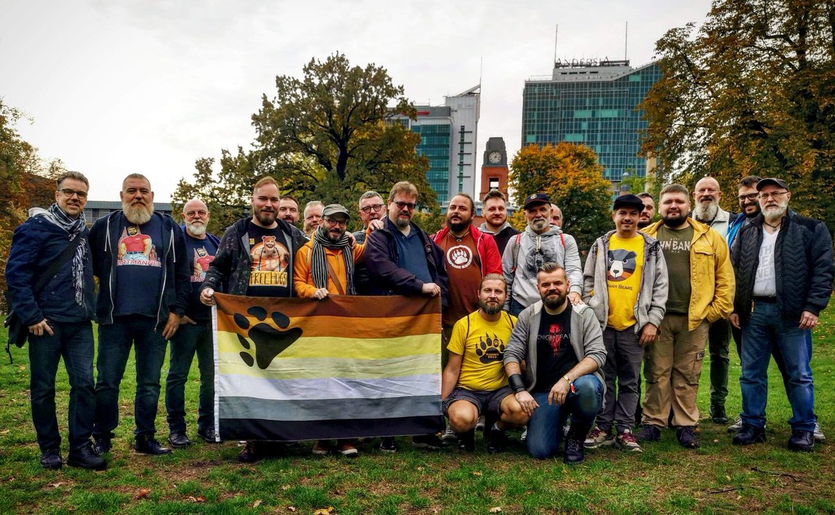 bearsofpoland's tweet photo. W ramach poznańskiego bearweekendu Stowarzyszenie #BearsOfPoland zorganizowało konferencję Bear Communities of CEE / 1. Annual Bear Conference. Z miśkami z całej Europy rozmawialiśmy o problemach i sukcesach środowisk misiowych. https://t.co/uWhdIbVxJC