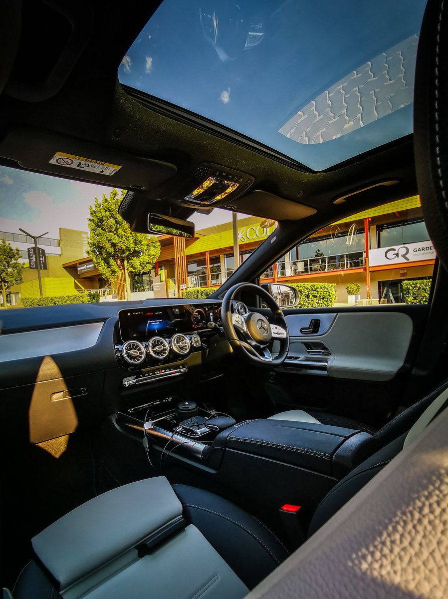 PapiMabele's tweet photo. Here's something you don't see enough of. The new @MercedesBenz_SA B-Class. Trust me, it's not your mommy car. Mercedes did something to it that makes it smooth 👌🏿 #JustifyNothing https://t.co/W2KxAj5NJO