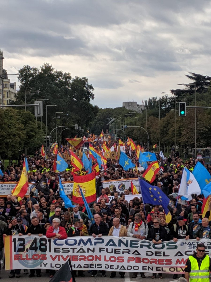 jusapol's tweet photo. 👮‍♀️👮‍♂️La manifestación acabará frente al Ministerio de @interiorgob 

✔️Allí diremos que lo firmado no es #EquiparacionYa 

📌Pensiones 
📌Pagas extra
📌Horas extra 
📌Asistencias a Juicio 
📌Sueldo anual 

👨🏻‍🦳👩🏻‍🦳 Compañeros de 2Act y Reserva 

#19OctMadrid https://t.co/nyM7SSIdij