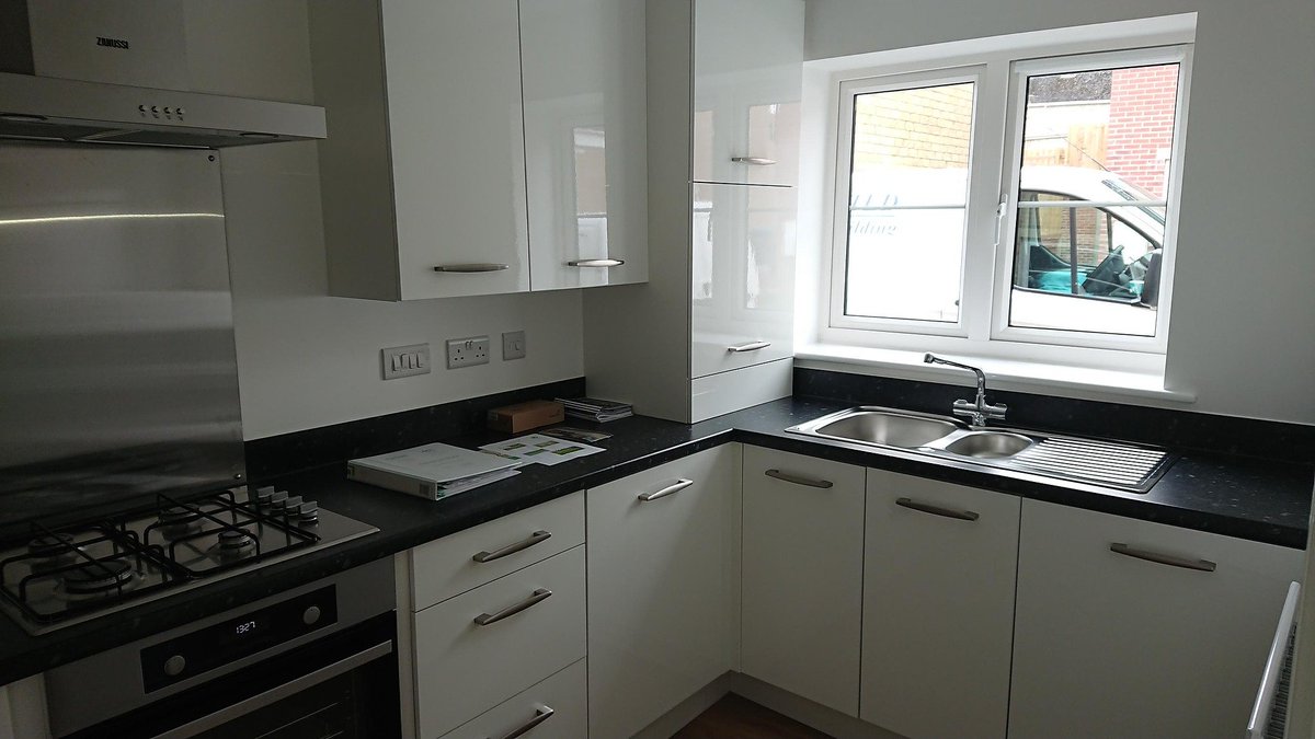 waterloo_homes's tweet photo. NEW HOMES IN WEST OXFORDSHIRE, WITNEY

We are proud to offer a selection of shared ownership homes on a new development situated in Witney.

 Comprising of 1 &amp; 2 bedroom flats and 2 &amp; 3 bedroom houses

Last few are remaining. 
FMI see our website: https://t.co/Ek6C7rGZtq https://t.co/qQqaHmzBT4
