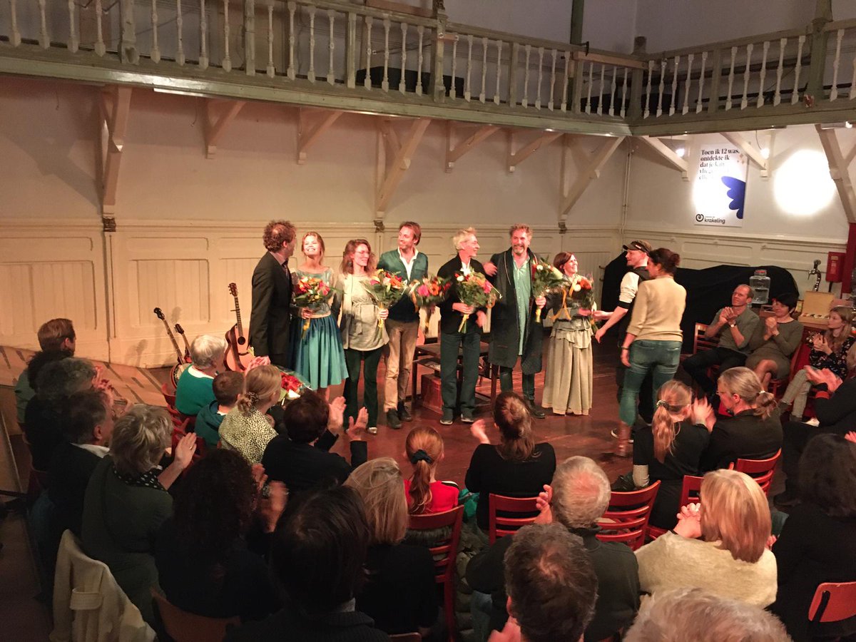 TafelvanVijf's tweet photo. Gisteren vond in @JouwKrakeling in Amsterdam voor een uitverkochte zaal de officiële première plaats van onze voorstelling REMBRANDT. Wat wás het een feest en wat een enthousiaste reacties, dank jullie wel! https://t.co/OZD9oI9ysh