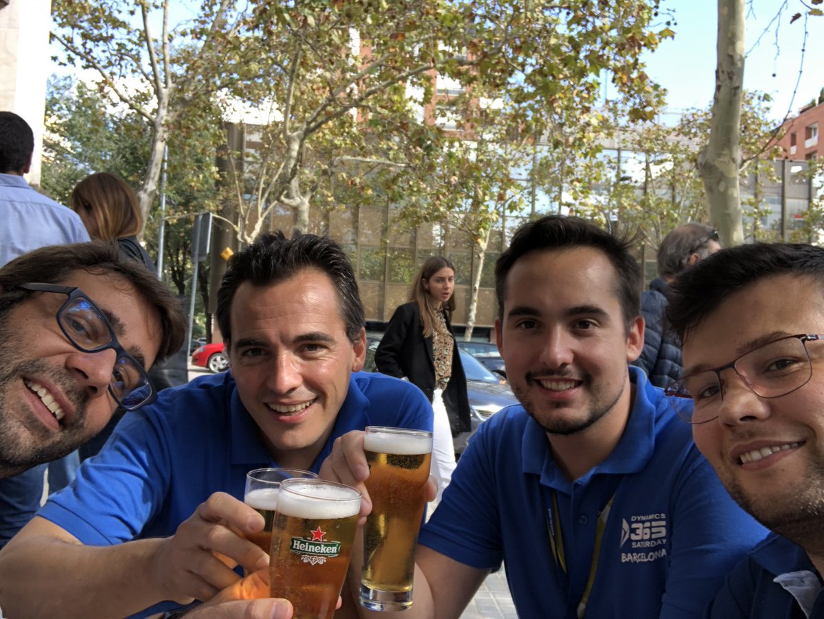 AdrianDiaz81's tweet image. Tras las sesiones toca cargar pilas @robertbemejo @Manuss20 @tx_bals #barcelonamola #misamicsmes