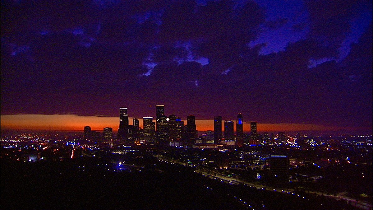 collinmyerswx's tweet photo. That isn’t a Yankees sunrise. I can tell you that much. 
@astros by a billion. 
🔥🙌🏼😍

@abc13houston
https://t.co/RZoRtGU87b https://t.co/jChynKx7Xd
