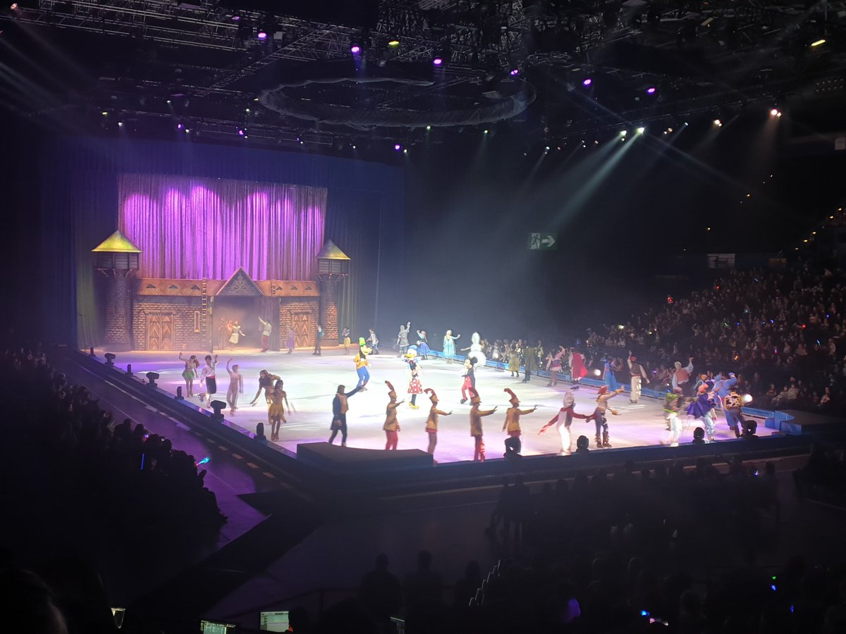 The difference a week makes... @mcrfashionfest last week, this week <a href="/DisneyOnIce/">Disney On Ice</a> 😊 
#mcrff #disneyonice #manchester #birmingham