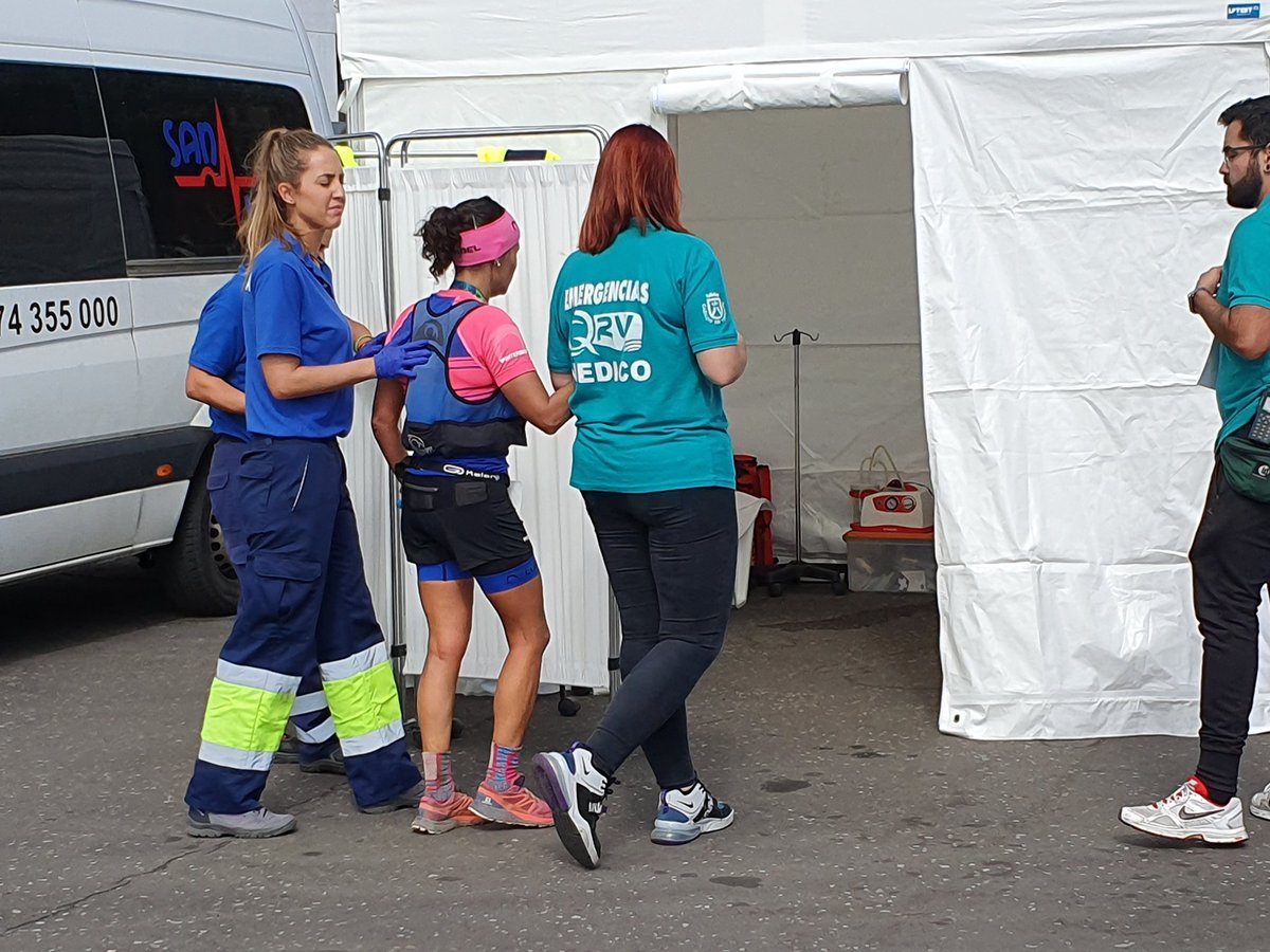 SCExtremeAnaga's tweet photo. Y enorme también el trabajo y la profesionalidad del personal del Puesto Médico #SanVal que atiende las incidencias sanitarias, a lo largo y ancho de la carrera, y también en la zona de meta. #SCextreme19 https://t.co/hqh7GUbW30