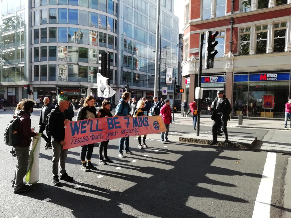 XR_Reading's tweet photo. Some of us haven't retreated yet and are still out on actions in London!!!
#ExtinctionRebellion #EverybodyNow #ActNow #AutonomousAction #ClimateCrisis #ClimateActionNow 
@XRebellionUK @ExtinctionR @XRLondon @xr_cambridge https://t.co/7tXYtJ5WRT