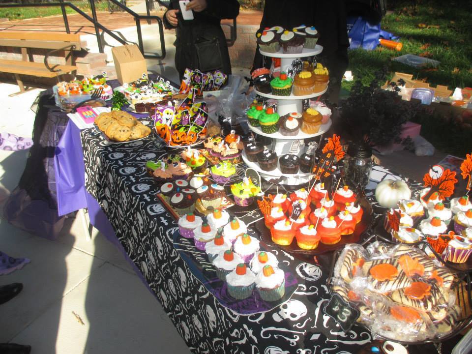 Forest Hills Playground's famous Halloween Spooktacular is back! It's Saturday, Nov. 2, 10am to noon, so don't be too quick to put the costumes away. 

Featuring: Abracadabra Alex and the bake sale fundraiser for park events and improvements: signupgenius.com/go/8050548a5ac…