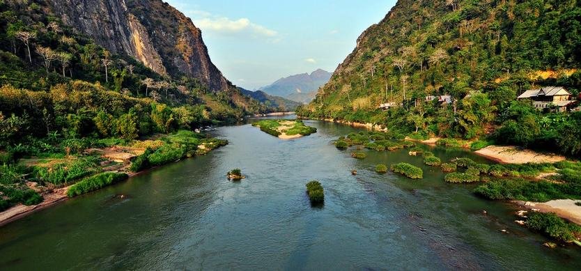 55M+ people depend on  #freshwater  #fish in the Mekong basin only, yet 100s (1000s?) of dams are planned and/or under construction as we speak, threatening fish pops and people’s livelihoods. Species not yet discovered will likely go extinct before we know they exist (5/n)