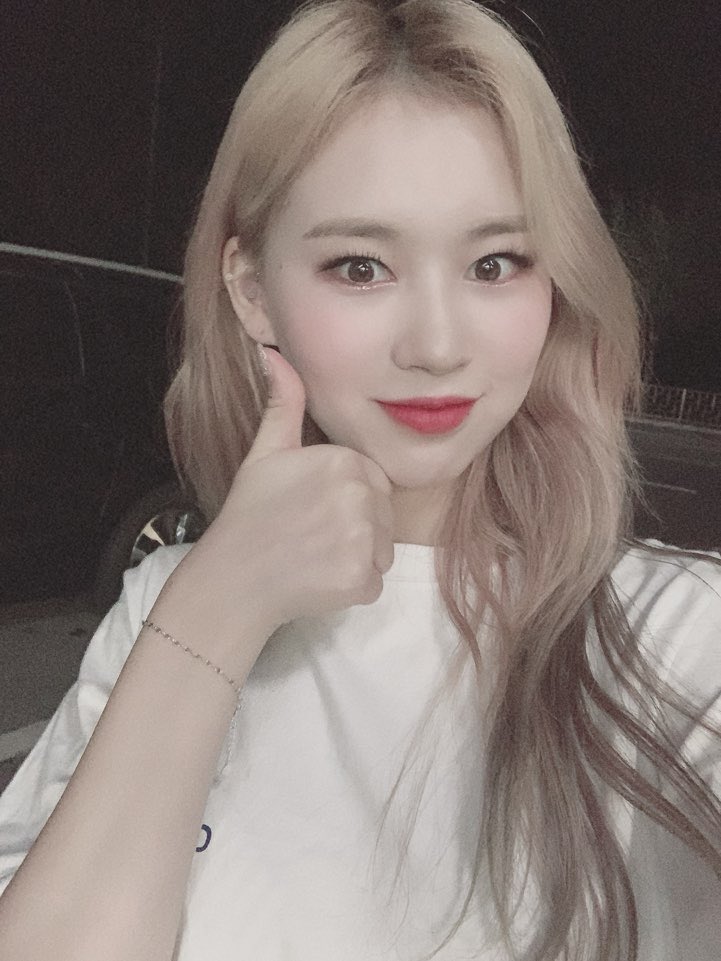 WekiMeki's tweet photo. 오늘 급하게 나오느라 겉옷을 놓고 나왔지 뭐예요..😅😅 키링은 따뜻하게 하고 다니기로 해요!!ㅋㅋㅋ
오늘 응원도 고마웠어용 조심히 들어가요 다들~❤️❤️

#엘리 #🦊 #조심히가요 https://t.co/elovqFsCvC