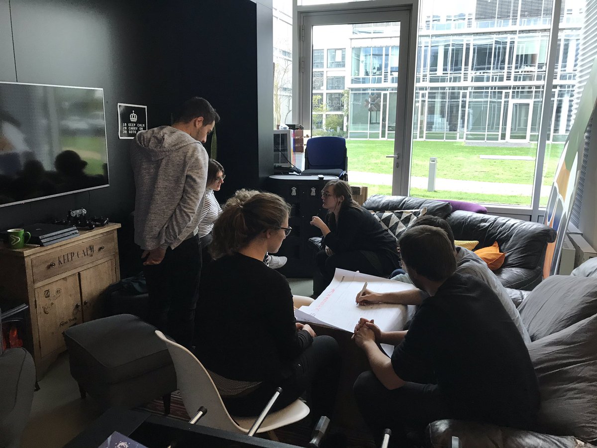 HFDdigital's tweet photo. Wie sieht die Hochschule der Zukunft aus?
Die #DigitaleChangemaker erstellen Personae & sammeln Ideen zur Hochschule 4.0. Gleich werden alle Ideen zusammengetragen.
#DigitalTurn https://t.co/8poGWkiy0P