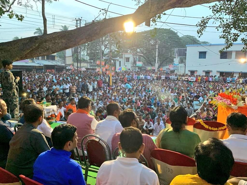 VershaAkky's tweet photo. #WestBengal के नादिया जिले के करीमपुर विधानसभा क्षेत्र के उपचुनाव में प्रचार के अंतिम दि��� एक बड़ी चुनावी सभा को संबो��ित करने का अवसर मिला! ख़ुशी हुई कि भाजपा की जड़ें मजबूत हो रही हैं और #TMC उखड़ती हुई सी लग रही है। उम्मीद है कि #BJP इस सीट से विजय हांसिल करेगी! https://t.co/bv5Ad1rp0g