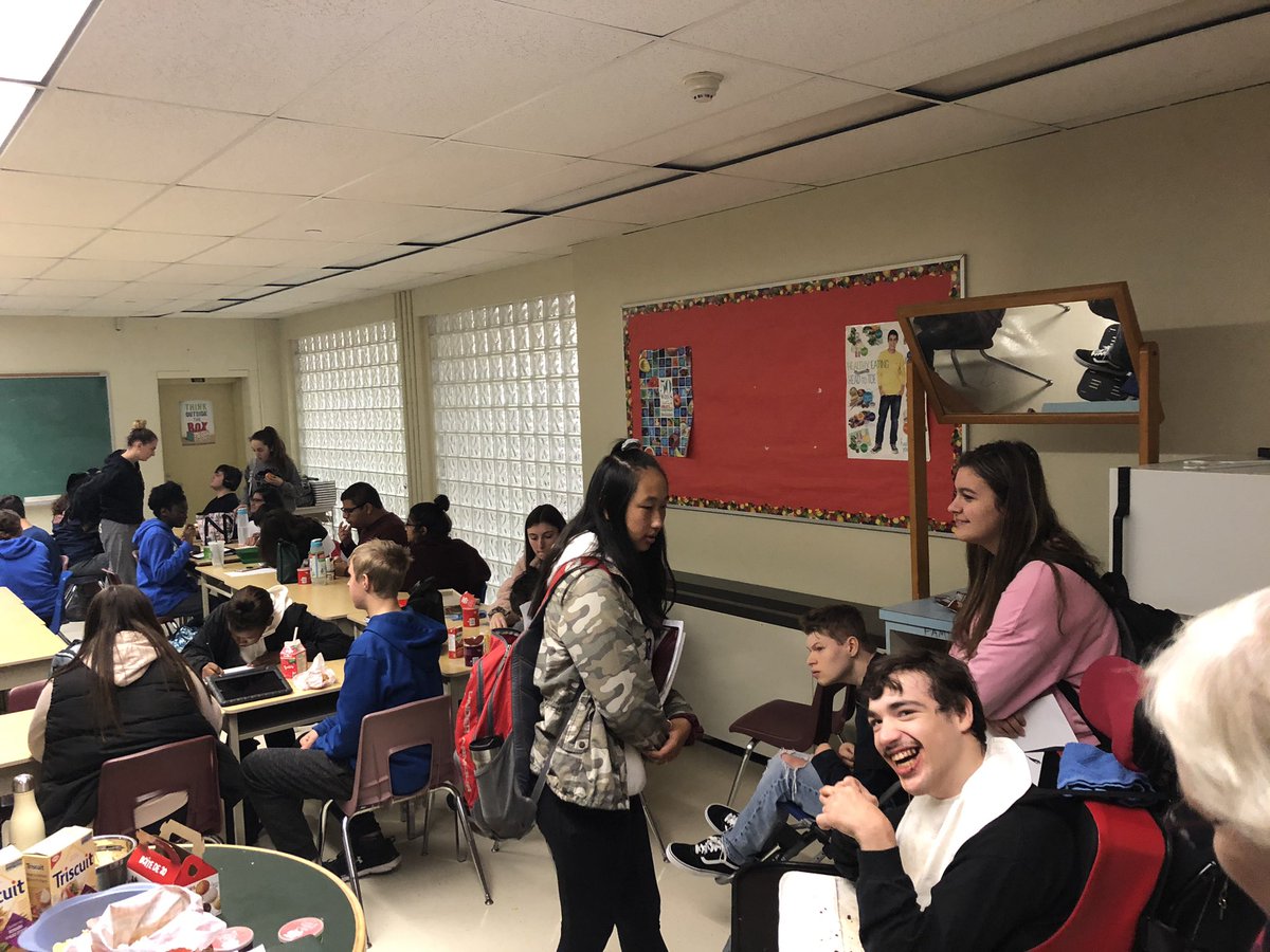 bracaoaks's tweet photo. @Oakridge_SS Best Buddies meet and greet...what a great success!! Excited for our year of adventures. https://t.co/8K5ZWp0pBY