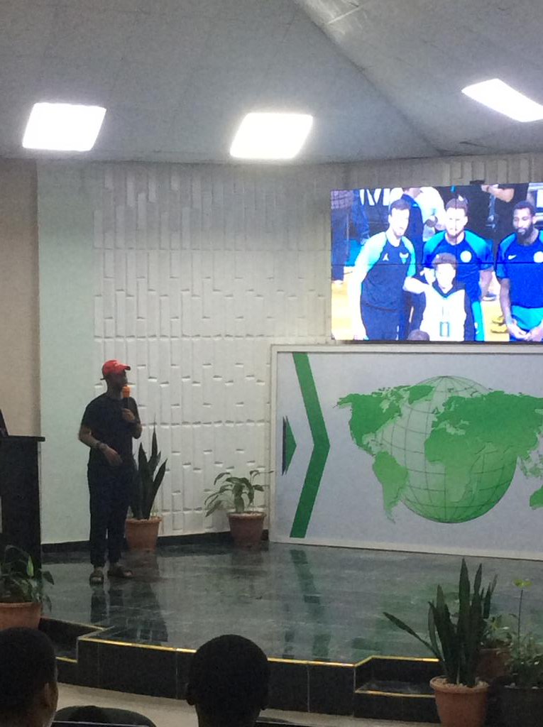 dsc_landmark's tweet photo. @TheCraftsman our third speaker talking about Developer Student Club🎉😎😎 https://t.co/ZJx8zSbFxv