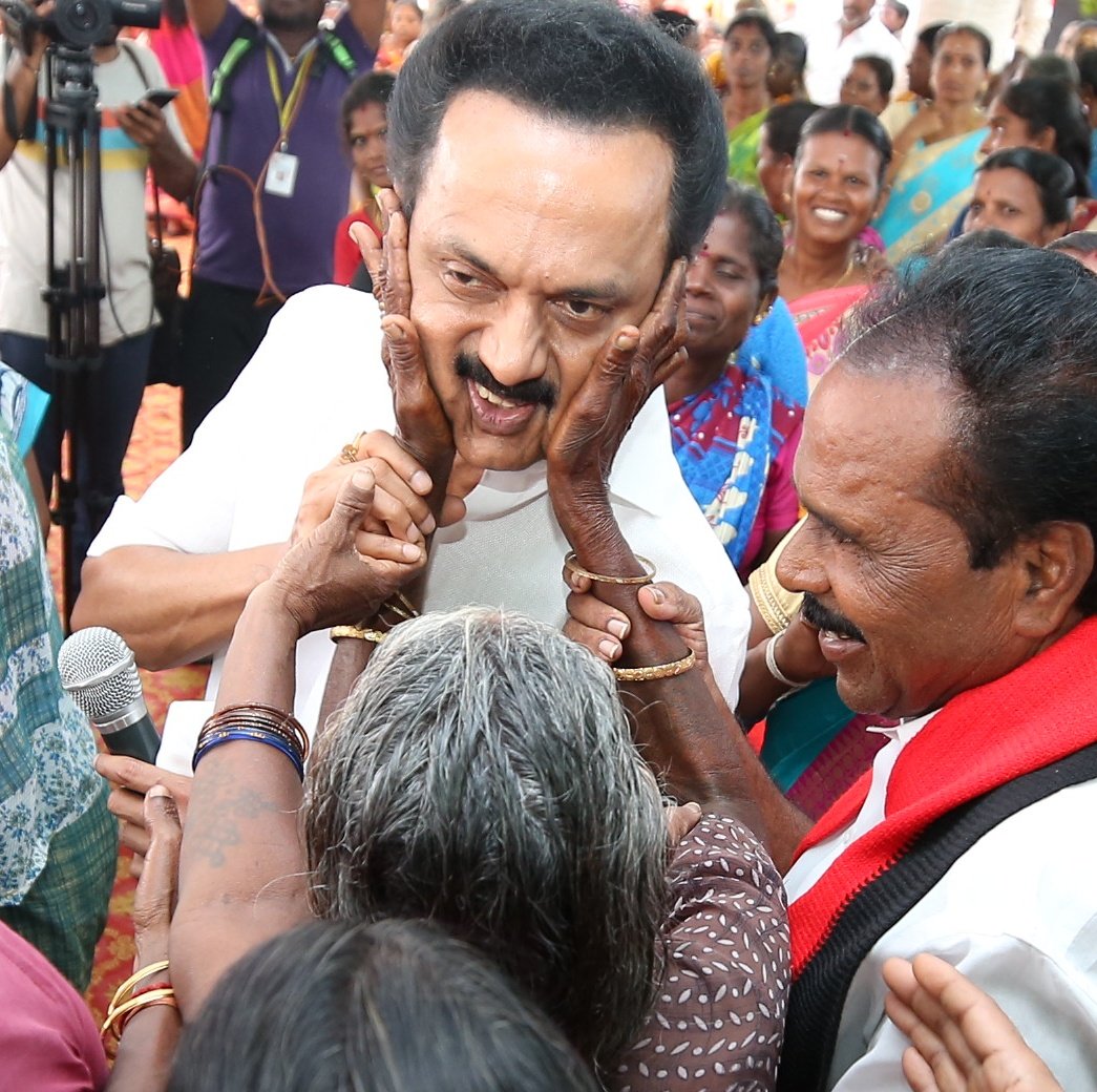 mkstalin's tweet photo. விக்கிரவாண்டி, நாங்குநேரி இடைத்தேர்தலுக்கான பிரச்சாரத்தை நிறைவு செய்தேன்.

எட்டாண்டு கால அதிமுக ஆட்சியில் தமிழகம் பதினைந்து ஆண்டுகள் பின்தங்கிய சூழ்நிலைக்கு போய்விட்டது.இதனை மீட்டெடுக்க வேண்டிய முக்கிய காலக்கட்டத்தில் நடக்கும் இடைத்தேர்தலில் மக்கள் நல்ல தீர்ப்பை வழங்கவுள்ளார்கள் https://t.co/2GkEr7vHy1