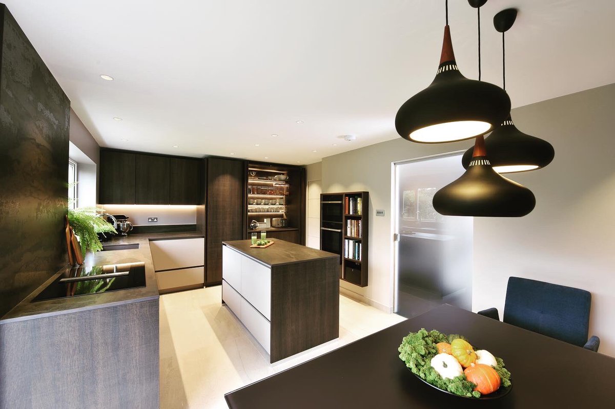 Have a 👀 at this georgeous kitchen using @eggersmann_uk furniture @Dekton #radiumworktops #kitchenisland #kitchenremodel #pendantlighting @quookeruk @NEFFHomeUK #ovens @Miele_GB #ventinghob #kitcheninspo #dreamkitchen #kitchendesign