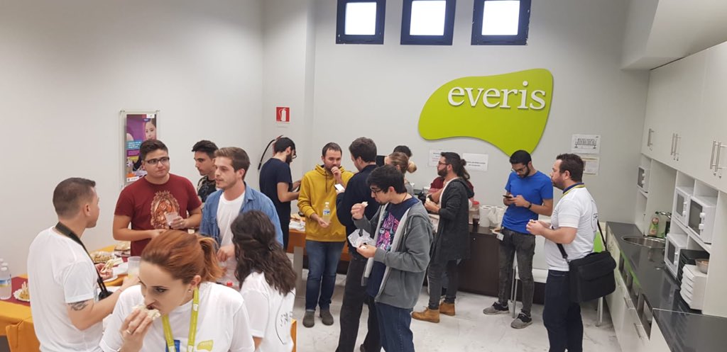 SpaceAppSVQ's tweet photo. Hacemos un parón para coger fuerzas y seguimos!!! 🚀 #spaceappschallenge #SpaceAppSVQ #NASA https://t.co/3LqSpCfDQV