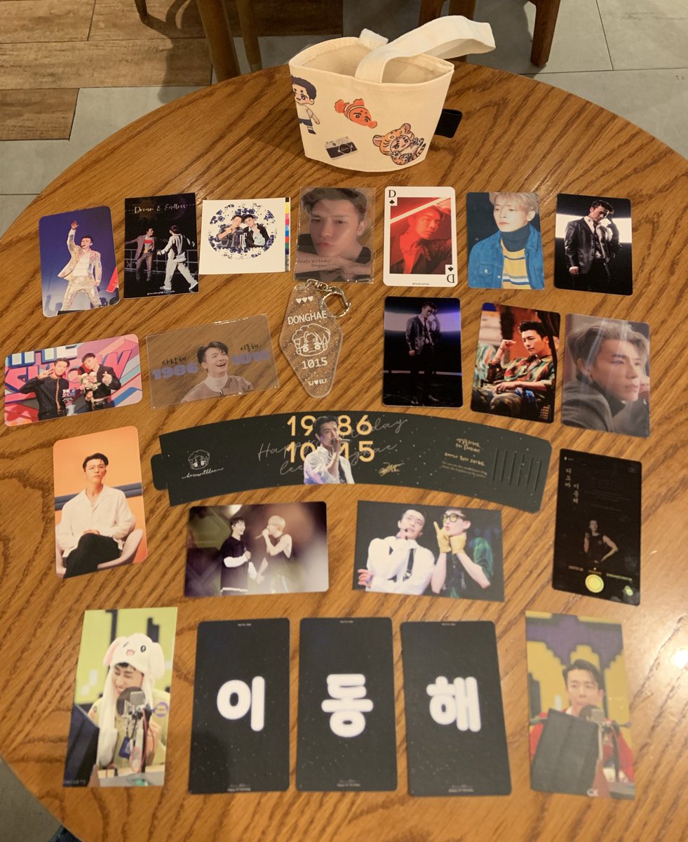 VinePurplicious's tweet photo. 2 Days of Fansupport At
@1510Paradise &amp; @Haru_withhae!
Thanks to admins for the hardwork!
Thanks everyone that made the awesome photocards, cupsleeve and many etc!
Loved all ~ It’s 🌸-ly Pretty !

#HaruWithHae #EastSeaParadise 
Let’s meet again on #OAFS2019!
#SUPERJUNIOR https://t.co/HpkNoRhcP6