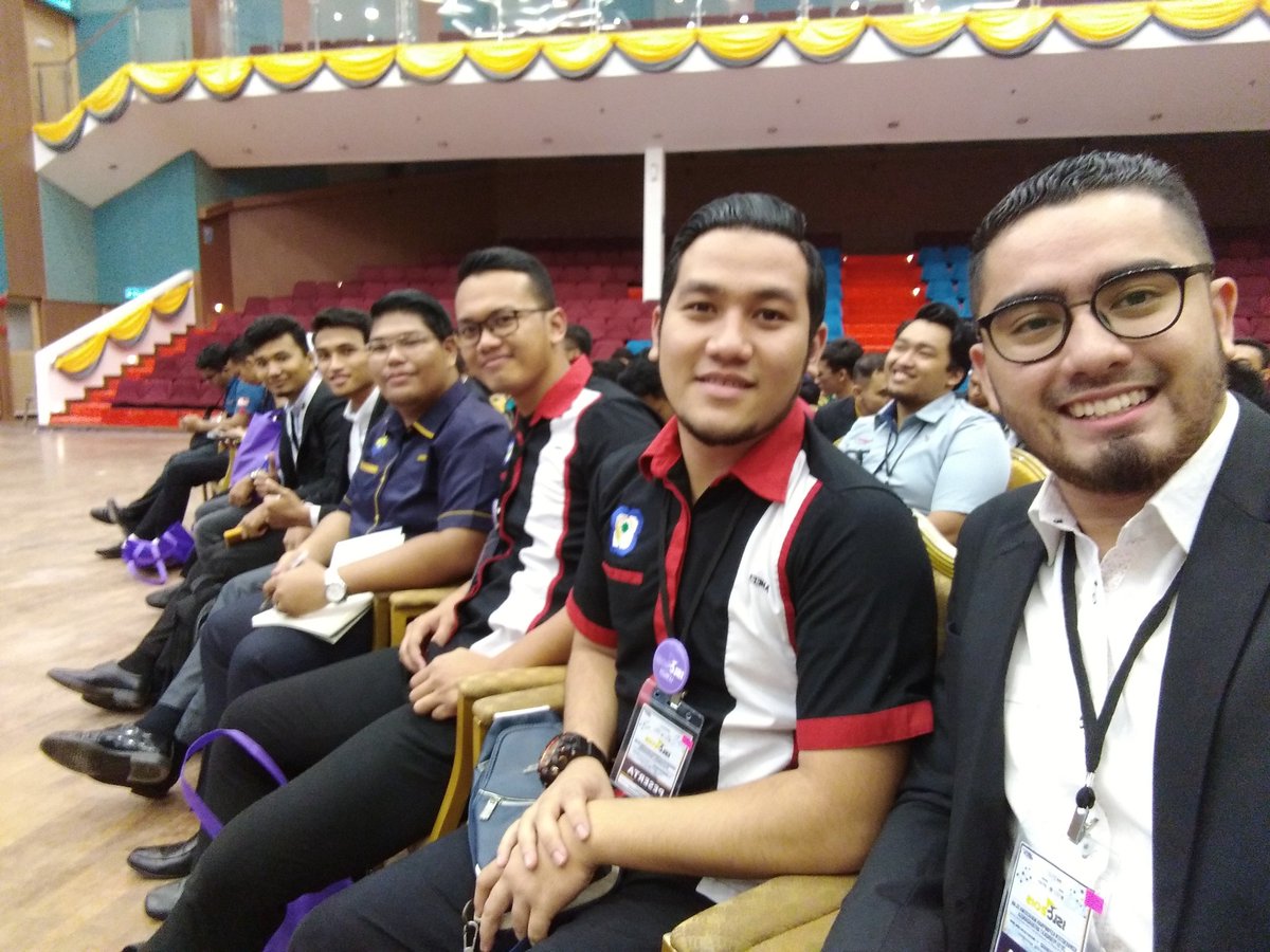 ameerarrembawi's tweet photo. Bersama pimpinan Mahasiswa dari kampus² IPT di Konvensyen Pimpinan Mahasiswa Islam 2019..Unisza..
#islc2019 https://t.co/Ji5iMZORg2