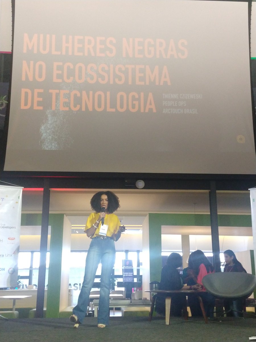 WTMCuritiba's tweet photo. #devfestsul 

Thienne Czizeweski ♥️ https://t.co/WogTVdxwkQ
