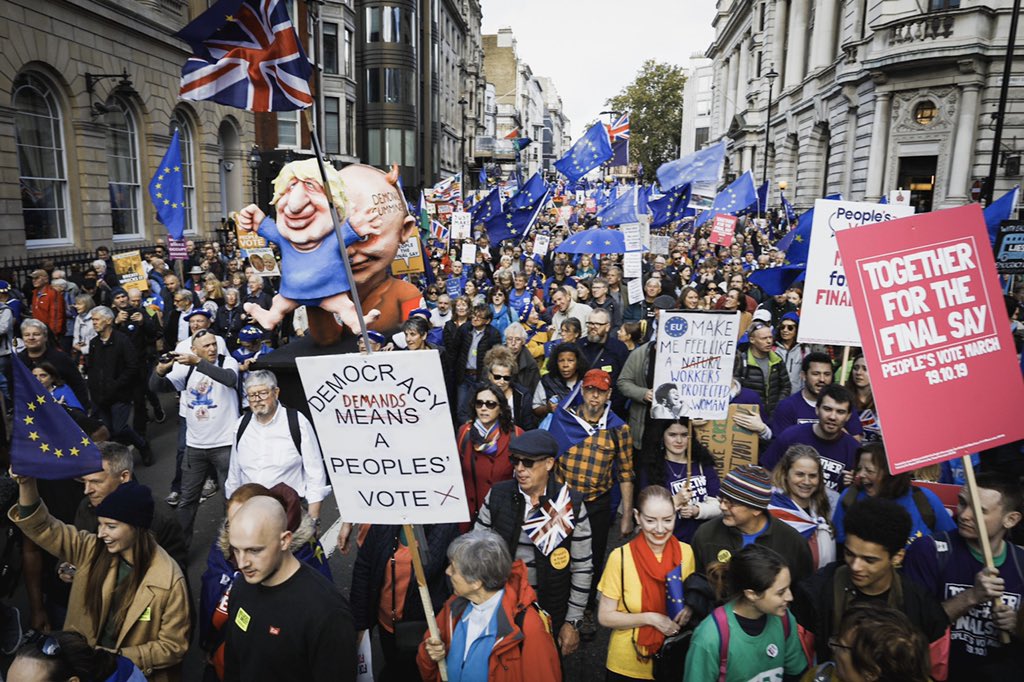 Tens of thousands of demonstrators march through #London towards Parliament to deliver a message loud and clear to the government and MPs that they should trust the people, not Boris Johnson, to solve the #Brexit crisis #TogetherForTheFinalSay