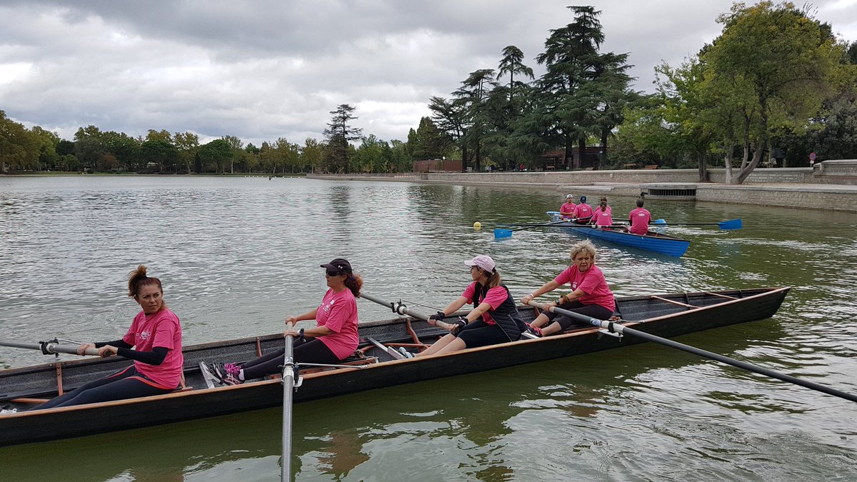 Hoy, en el día mundial del cáncer de mama, hemos tenido a unas valientes deportistas remando por la vida para ayudar a concienciar a la sociedad sobre esta enfermedad y los beneficios de la práctica deportiva en su recuperación. #ContigoDamosLaCara