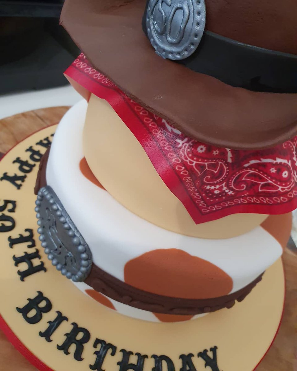 AuntieCakeBakes's tweet photo. YEEEEEHAW!! Cowboy cake for a 50th birthday ๐๐ต
#auntiecakebakes #birthdaycake #50thbirthdaycake #cowboycake #chocolatecake #vanillacake #baking #cakedecorating #cakemaker #cake #essexbaker #eastlondonbaker https://t.co/M0gn7vZ0RZ