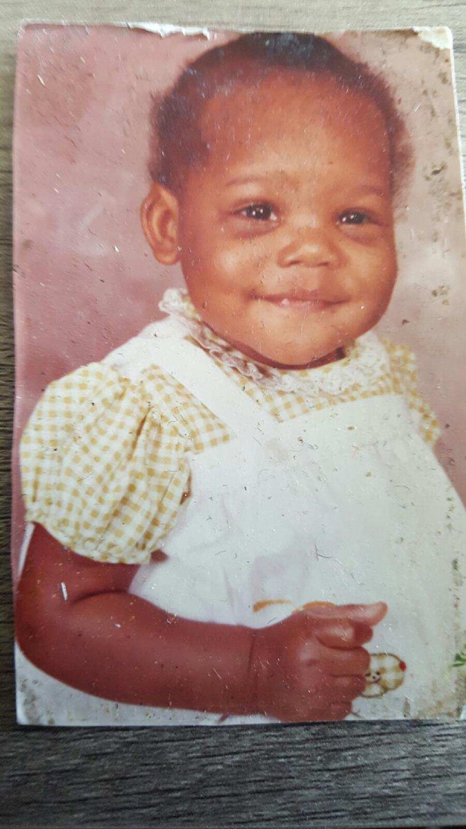 FamilyService3's tweet photo. We are kicking off #selfiesaturday with Cassandra Rogers who is a DCS case manager. Thank you for all of your hard work! What a sweet baby picture. #fsa #fsahc #selfie #babypictures #sheiskillingit #saturdayvibes #saturdaymood https://t.co/SV5KvSHUoj