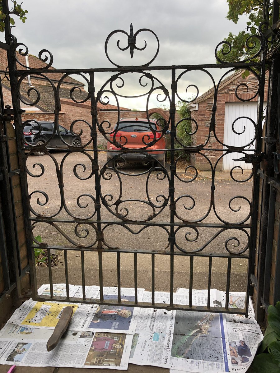 mefairhurst's tweet photo. Starting the gate renovation but sad because I think I may be too late to save it #oldisbeautiful #shouldhavestartedearlier #shouldibothertrying https://t.co/xq7D4qUYSW