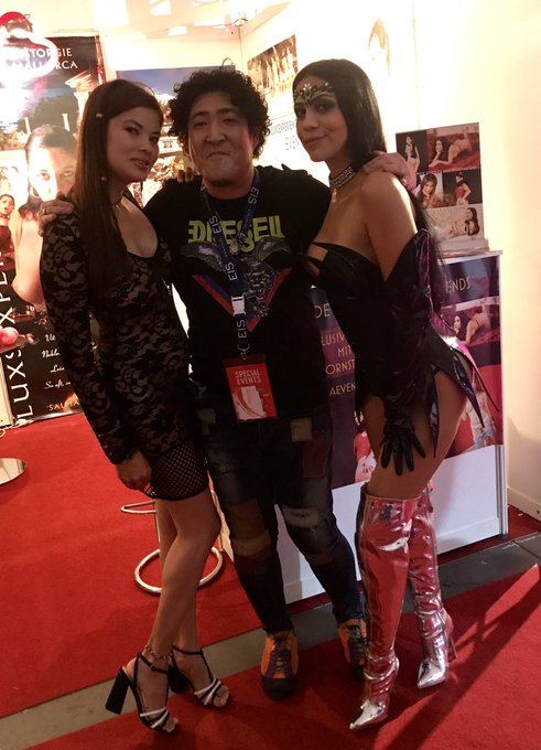 In @VENUSBERLIN @venus_report with @KINGDOMJaporn1 and @Julia_de_Lucia #venusberlin2019 https://t.co<a class="tags" target="_blank" title="On Twitter" href="/?out=eyJ0eXAiOiJKV1QiLCJhbGciOiJIUzUxMiJ9.eyJpYXQiOjE3MjY5NjIxMDMsImlzcyI6InR3cG9ybnN0YXJzLmNvbSIsIm5iZiI6MTcyNjk2MjEwMywiZXhwIjoxNzU4NDk4MTAzLCJyZWRpcmVjdF91cmwiOiJodHRwczovL3R3aXR0ZXIuY29tL1ZFTlVTQkVSTElOIn0.zAF1S5x0E_rlFQ84gtoWgWLUg2dcl-UjUb8LB0Ux4CMS_m_59_mPrpNBu6SQKsX5j9GNzCBq4DlwuCqdoRFIJg">@VENUSBERLIN</a><a class="tags" target="_blank" title="On Twitter" href="/?out=eyJ0eXAiOiJKV1QiLCJhbGciOiJIUzUxMiJ9.eyJpYXQiOjE3MjY5NjIxMDMsImlzcyI6InR3cG9ybnN0YXJzLmNvbSIsIm5iZiI6MTcyNjk2MjEwMywiZXhwIjoxNzU4NDk4MTAzLCJyZWRpcmVjdF91cmwiOiJodHRwczovL3R3aXR0ZXIuY29tL3ZlbnVzX3JlcG9ydCJ9.eJvzyLSBHvtScTLU6xbCZBny02imyK1LLo_gUzMWeG49ulwfDRUFgw9J17_j_D3nYUo8dnQ-usP8zIch2mVv3g">@venus_report</a><a class="tags" target="_blank" title="On Twitter" href="/?out=eyJ0eXAiOiJKV1QiLCJhbGciOiJIUzUxMiJ9.eyJpYXQiOjE3MjY5NjIxMDMsImlzcyI6InR3cG9ybnN0YXJzLmNvbSIsIm5iZiI6MTcyNjk2MjEwMywiZXhwIjoxNzU4NDk4MTAzLCJyZWRpcmVjdF91cmwiOiJodHRwczovL3R3aXR0ZXIuY29tL0tJTkdET01KYXBvcm4xIn0.s_29epro4D5rfyvU1iigMVuMxwI2vG2N5L1q3uRWnOeS5JauDlZcxIQJwO1aRFqTwy8M3DkHIIqnhoRs13ApeA">@KINGDOMJaporn1</a><a href="/tag/venusberlin2019"class="tags"><span>#venusberlin2019</span></a>