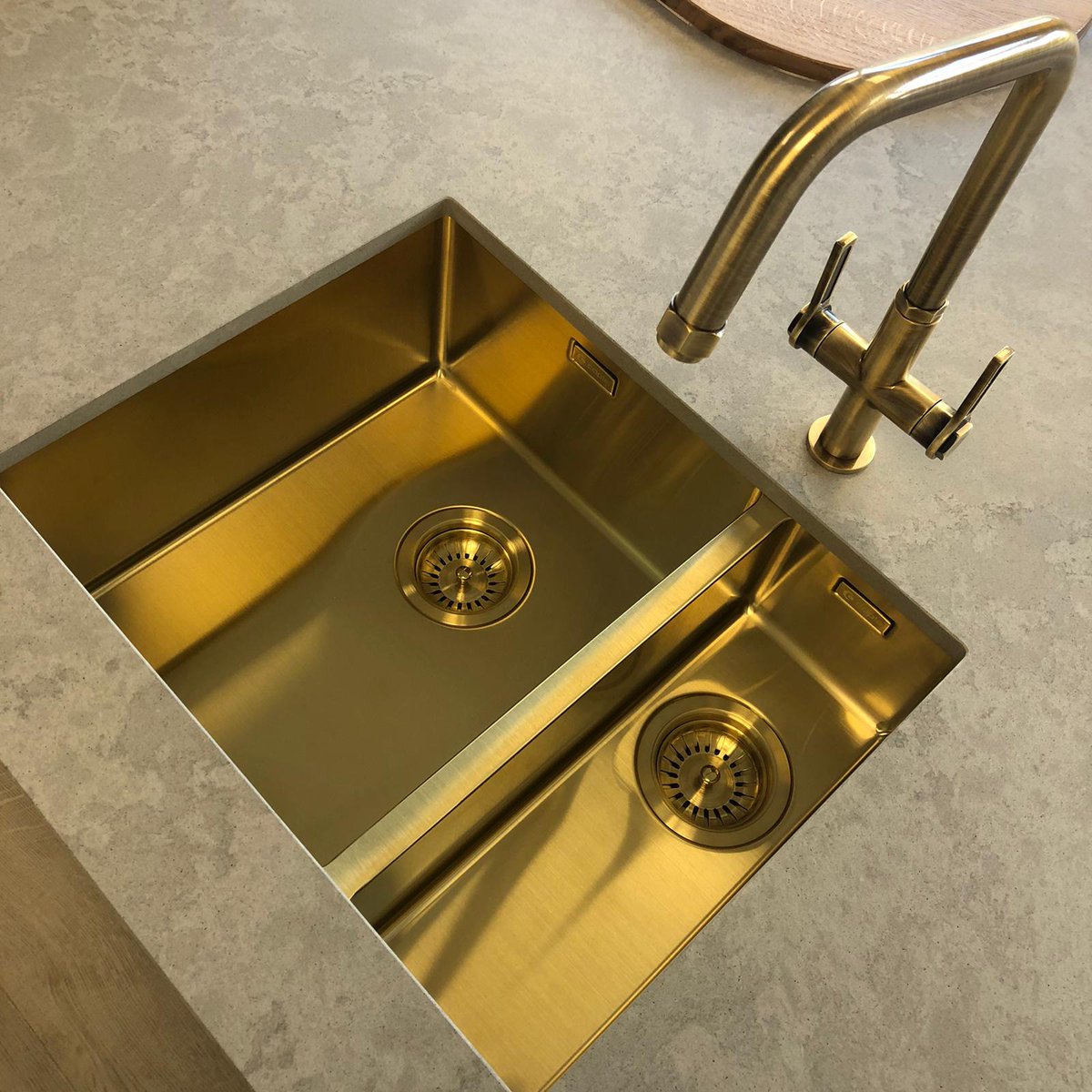 BritanniaDesign's tweet photo. New display kitchen is finally finished! #britanniadesign #modernkitchen #masterclasskitchen #chelmsford https://t.co/LojlrgbLQN
