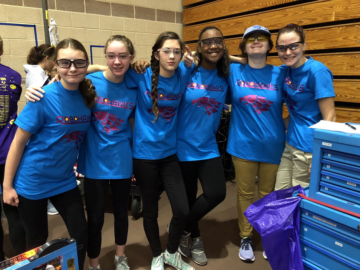 LCB_Engineering's tweet image. Thanks Amanda Howard for the t-shirts! @lcbirdprincipal #FRC346 #WoodyFlowers #likeagirl #firstrobotics