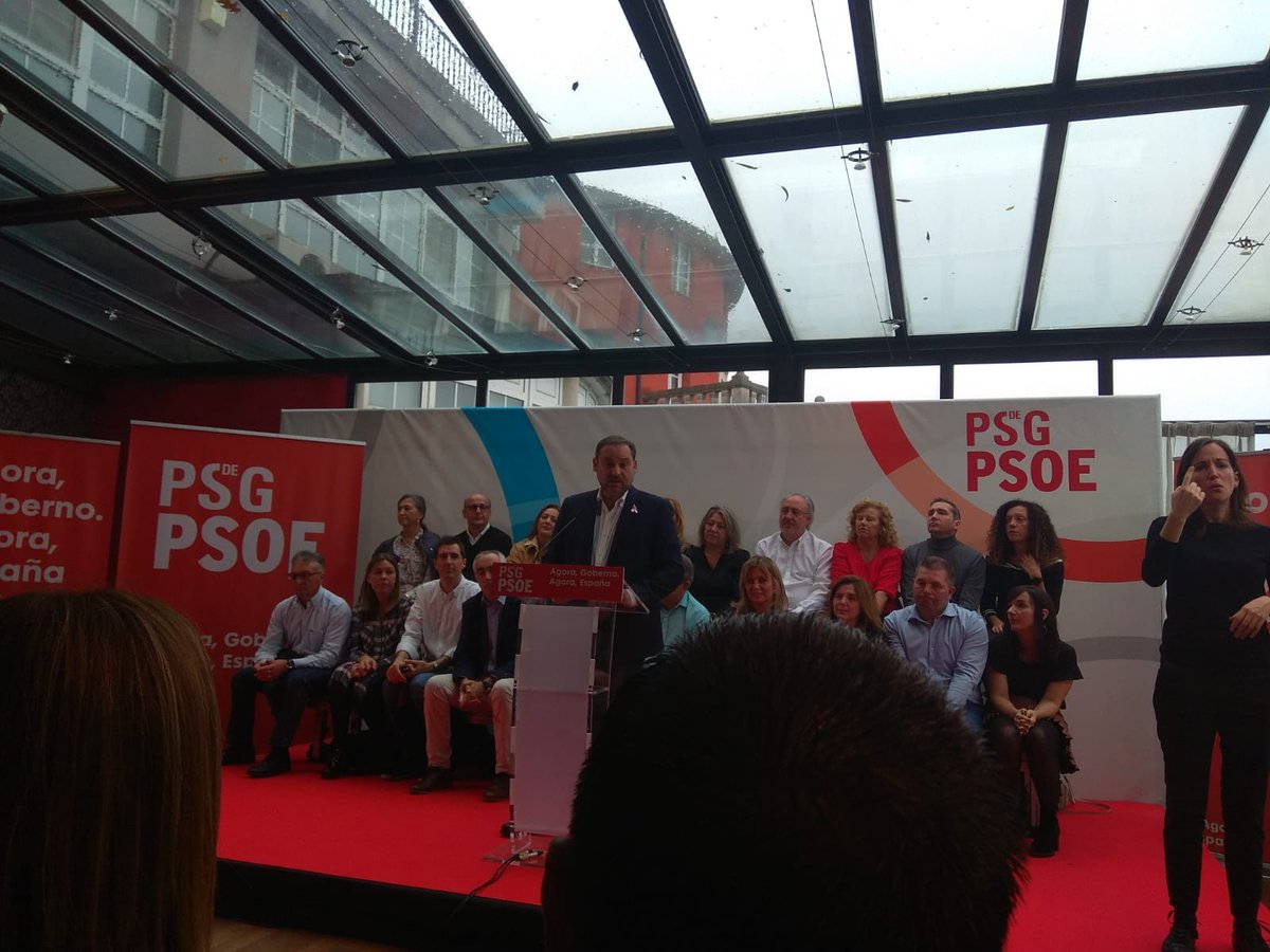 xsglugo's tweet photo. 📢🙋‍♀️Cheo completo hoxe en #Lugo no acto do Ministro @abalosmeco e @G_Caballero_M , para arroupar aos nosos candidatos socialistas ao Congreso e ao Senado, encabezados por @anaprietonieto e @Cesarmogoz. Nótase forza e ilusión. Grazas @abalosmeco por estar con nós e pola foto! 🌹✊ https://t.co/jNWSaClB1m