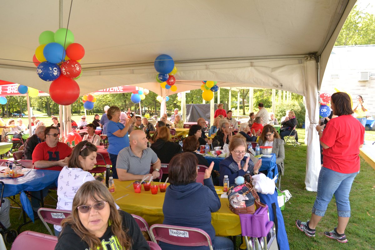 OMHLaval's tweet photo. BBQ🎊- L'Office a eu le plaisir de recevoir ces locataires, qui sont au cœur de sa mission, pour célébrer avec eux nos 40 ans. Nous avons pu compter sur la participation de nos partenaires, la Bibliomobile de Laval et Urgences-Santé. 
📸Raymond Turcot 
📸 Équipe de l'Office https://t.co/jcpKRLgnYP