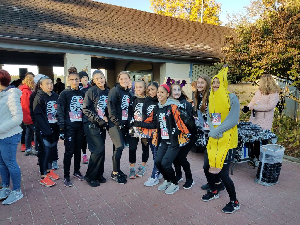 PhillySJUnited's tweet photo. Runners from all over cane out for our annual #BoneRun this morning for some exercise and #IMPACT! A huge thank you to all who supported our efforts alongside @CompleteCareNJ! https://t.co/d8do8hnHXS