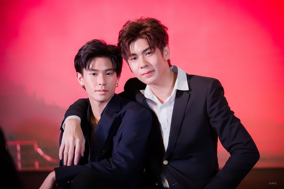 lingyyil's tweet photo. กอดไหล่ กอดเอว จับมือ ลูบหัว พี่ห้าเดือนคนนี้เขาทำมาหมดแล้วหล่ะครับ ;___;/  #ริวคนนี้ที่ชอบแจ๊คกี้มากกว่าใคร https://t.co/b1aaJXGFfp