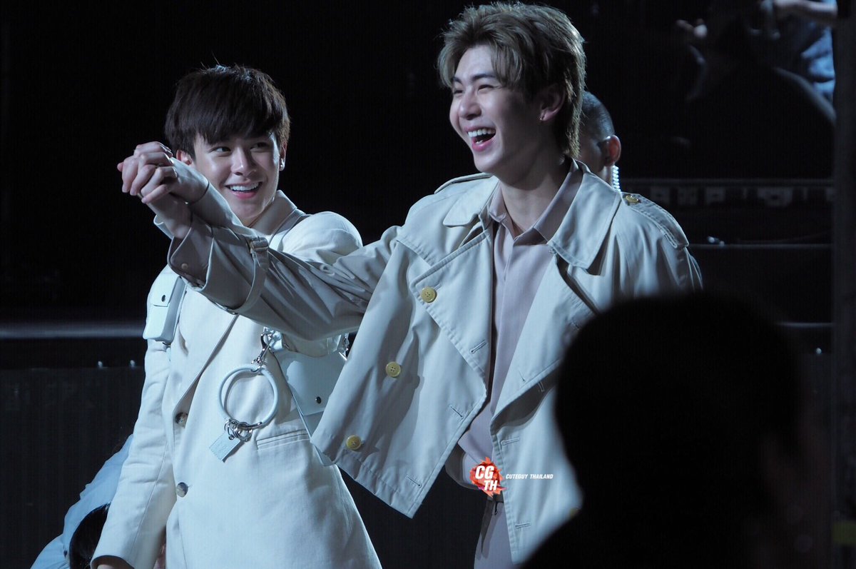 lingyyil's tweet photo. กอดไหล่ กอดเอว จับมือ ลูบหัว พี่ห้าเดือนคนนี้เขาทำมาหมดแล้วหล่ะครับ ;___;/  #ริวคนนี้ที่ชอบแจ๊คกี้มากกว่าใคร https://t.co/b1aaJXGFfp