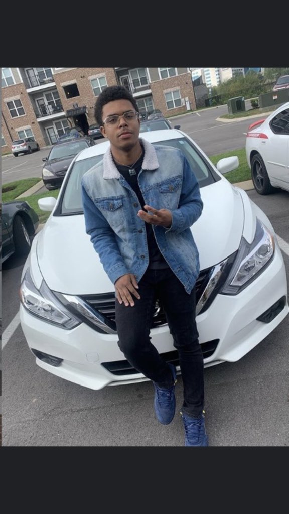 LoverOfGod29's tweet photo. Happy 17th bday to my son. And Heavenly 41st bday to my brother. Turning all way up today...#restEasybaby #10Toes🤞🏾#BigSon🥰 https://t.co/IoogY4hxk4