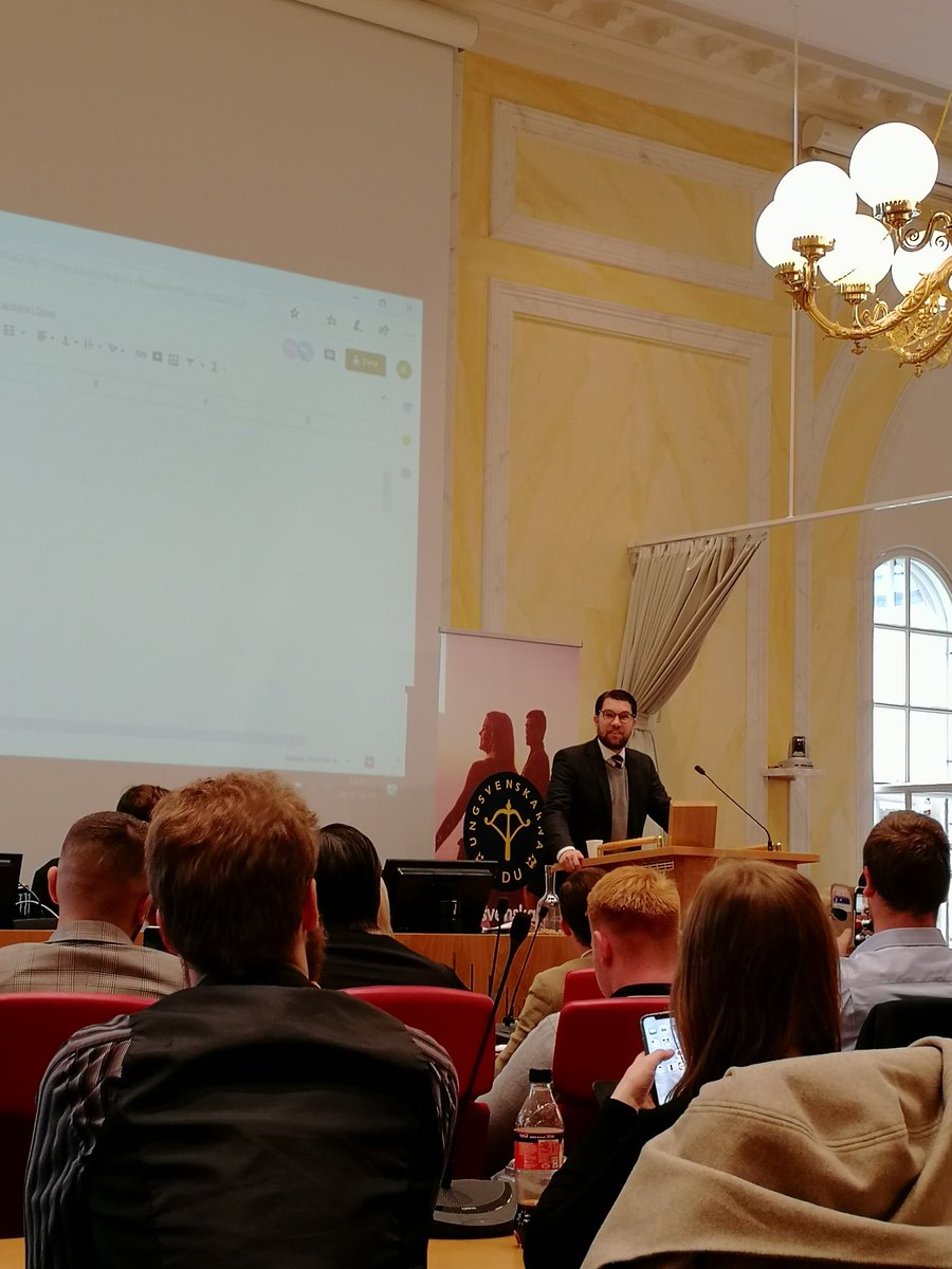 mlejonq's tweet photo. Ungsvenskarnas konvent pågår för fullt i Linköping, bra public service ställningstande har gjorts samt överaskande besök av chefen.
#uskon19 https://t.co/I2RgHgkhEj