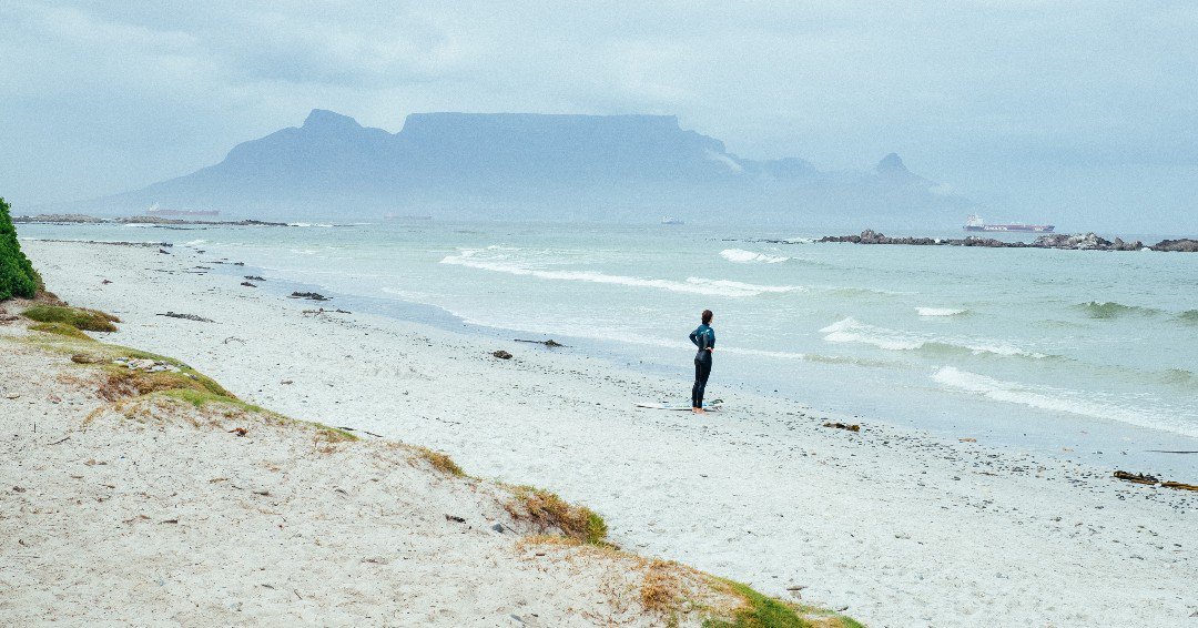 The iconic #TableMountain never ceases to delight our senses! #CapeTown, you're lucky to have her! #pangeatrails #rockingtheroute #travelyoung #rocktheroute #feelourfreedom @nick_vt_